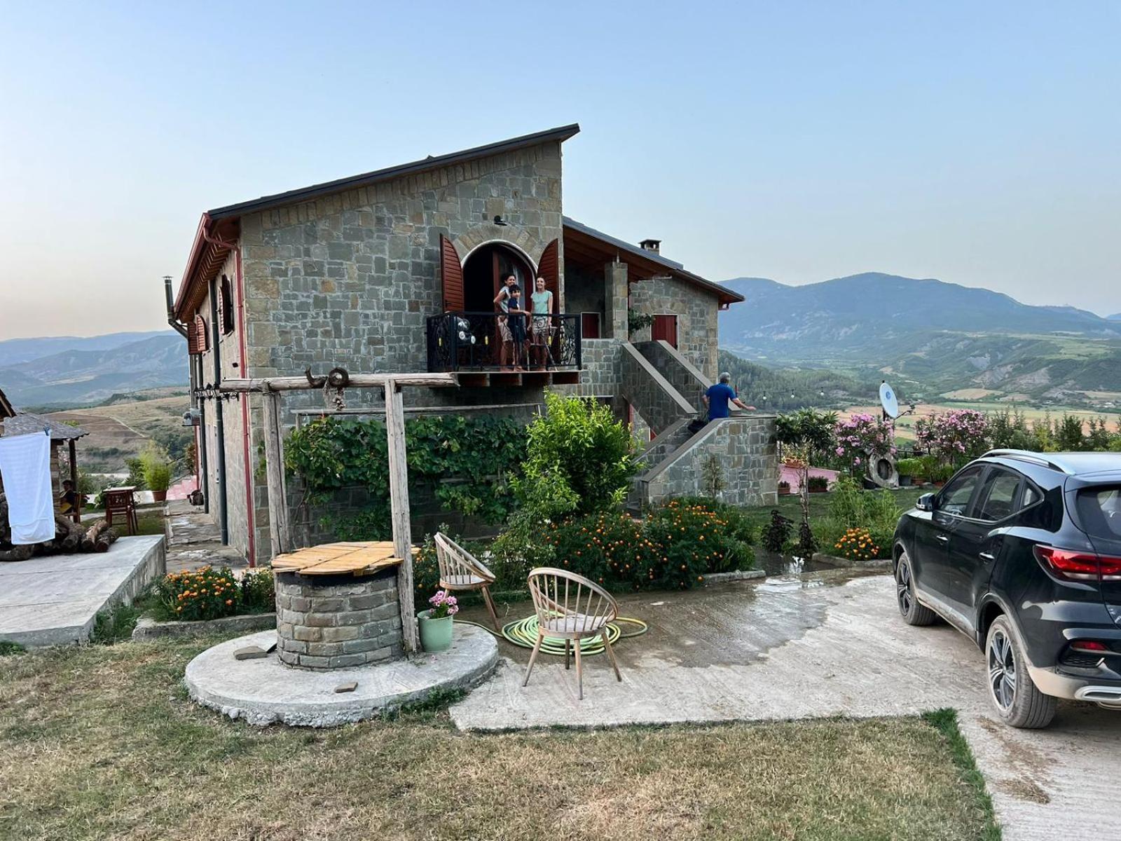 Hostel Bujtina Te Xhako Përmet Exterior foto