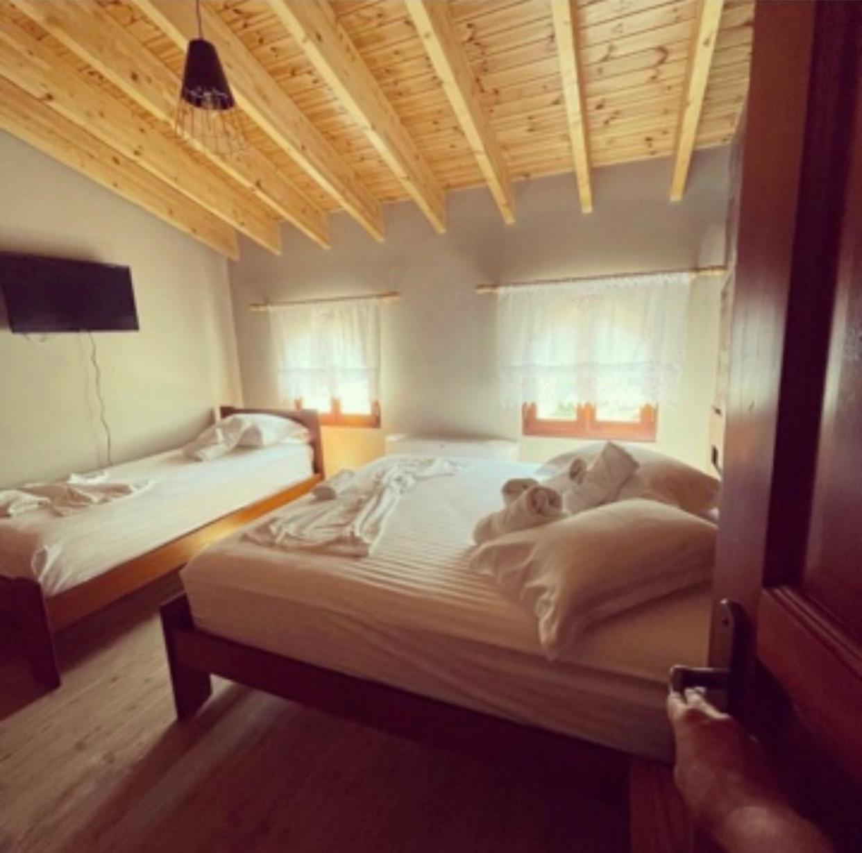 Hostel Bujtina Te Xhako Përmet Exterior foto