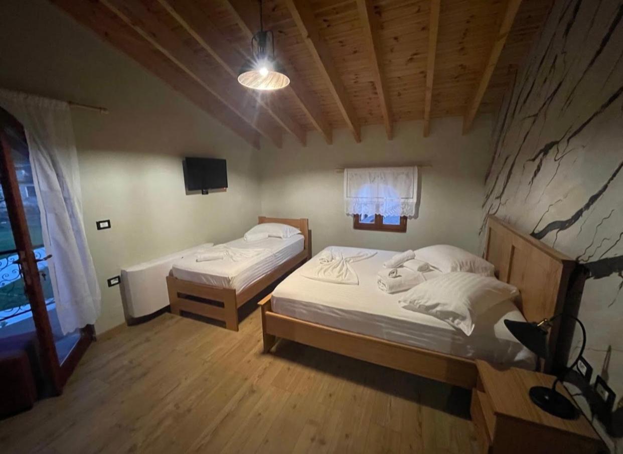 Hostel Bujtina Te Xhako Përmet Exterior foto